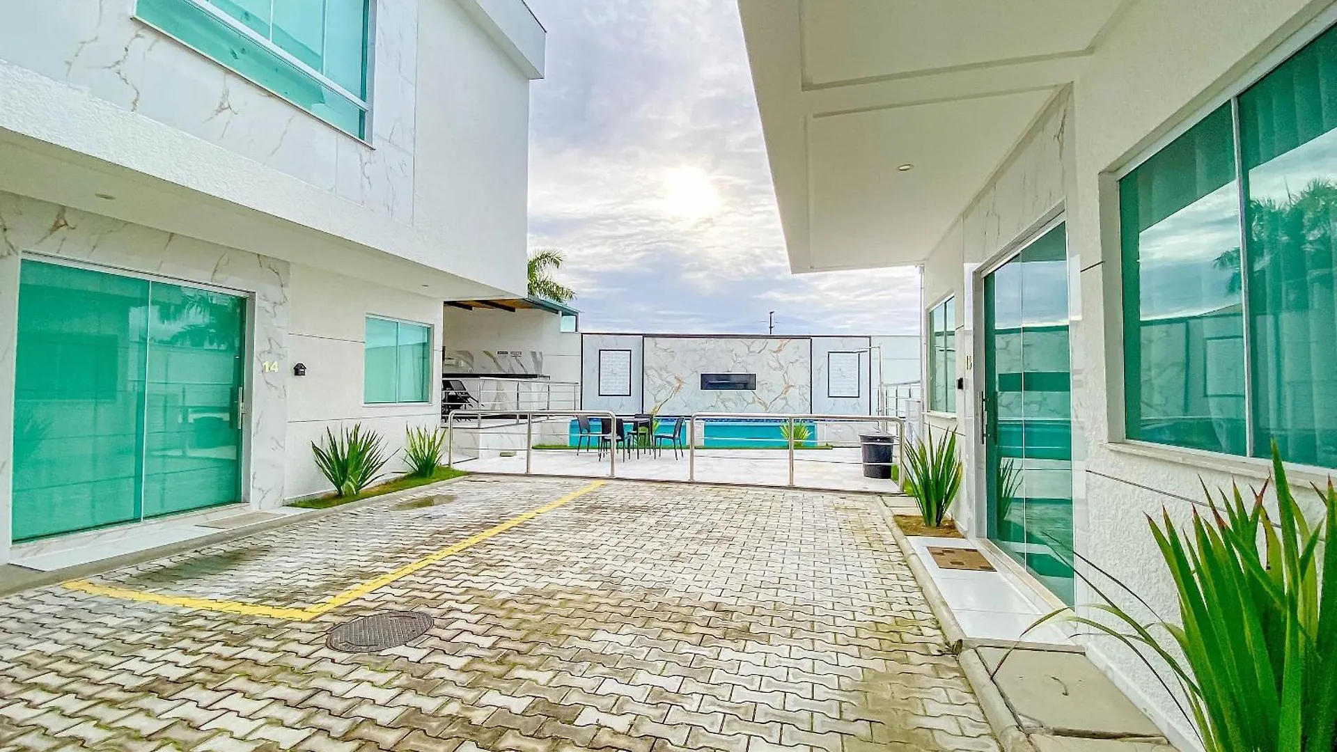 Casa Com 4 Quartos Em Condominio Com Piscina E Area Gourmet Proximo A Praia De Taperapua Porto Seguro 0*,  Brasil