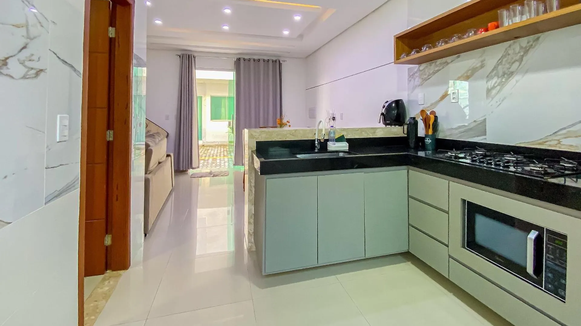 Casa Com 4 Quartos Em Condominio Com Piscina E Area Gourmet Proximo A Praia De Taperapua Porto Seguro 0*,  Brasil