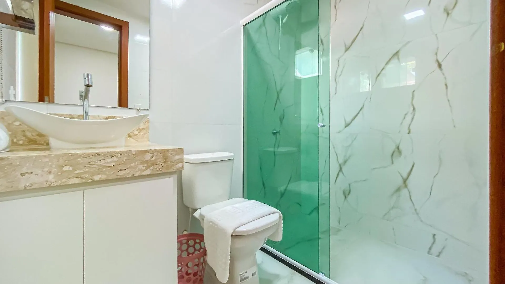 Casa Com 4 Quartos Em Condominio Com Piscina E Area Gourmet Proximo A Praia De Taperapua Porto Seguro 0*,  Brasil